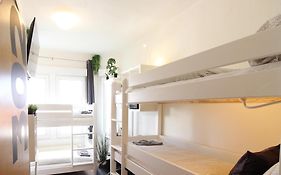 Hotel Ulm Zentrum - Komplettes Zimmer, Hochbett, Android Tv & Eigenem Bad - Perfekt Fuer Familien & Gruppen